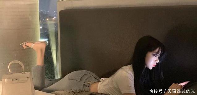 青春时尚,个性的牛仔裤,彰显你的潮流气息!