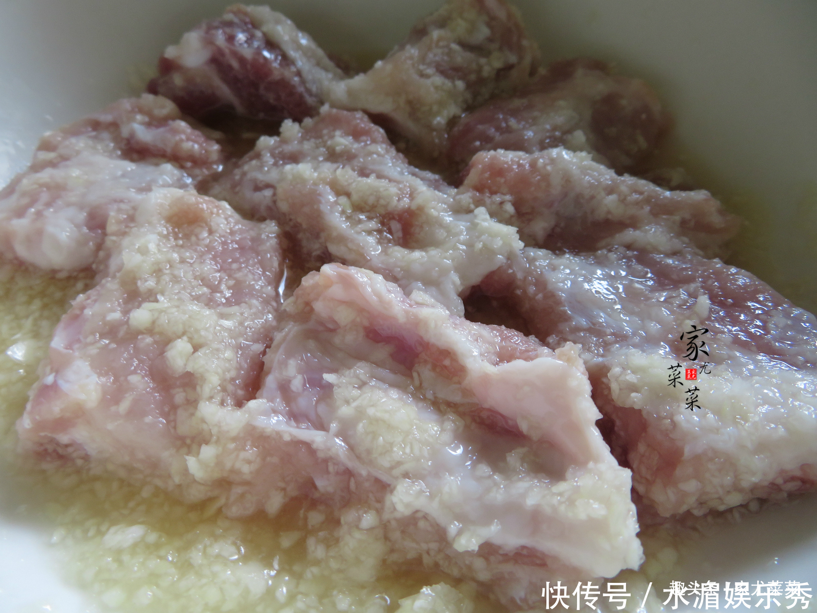 蒜香排骨|排骨别老炖汤,教你新做法,不用炸不用卤,加1个鸡蛋,上桌扫光