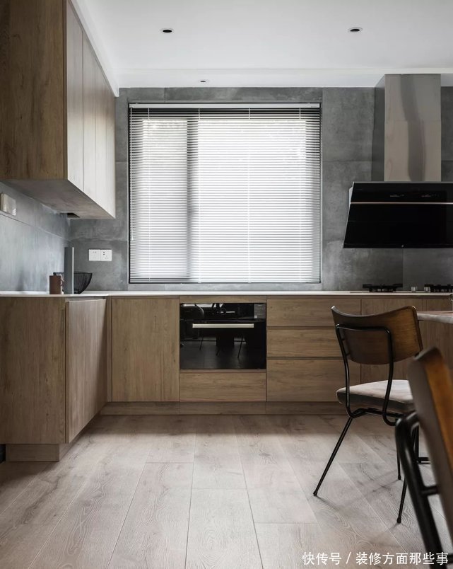 隔墙|74平现代风一居室拆掉厨房隔墙换来大客厅,水泥墙水泥地简单耐看