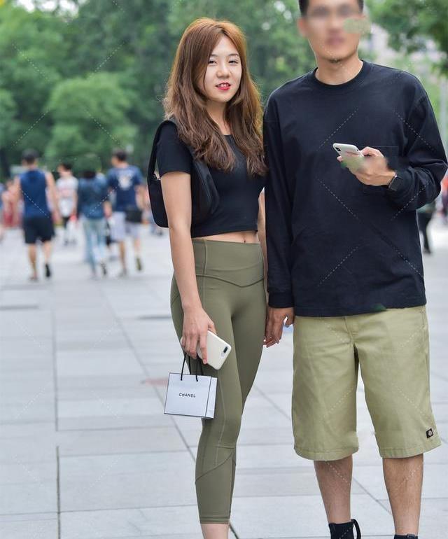 毛衣|大胆尝试瑜伽裤,凸显女性知性优雅,时髦又显高