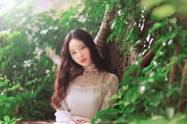 发际线 女孩子3种发型留久了,“发际线”易上移,尤其第2种,可别忽视了