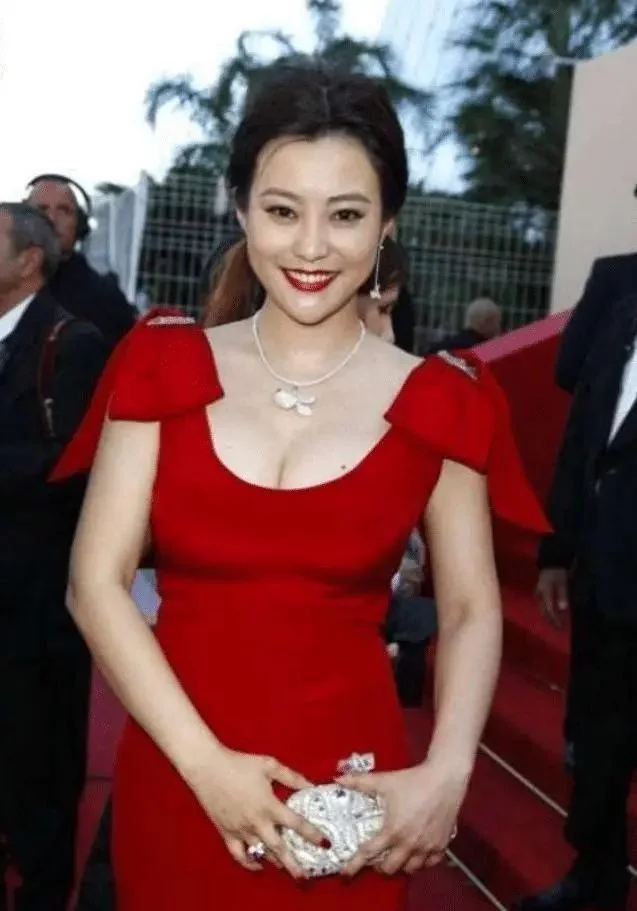 与邓超分手后,她先嫁李光洁,二婚嫁给刘烨,如今41岁又单身了 与邓超分手后,她先嫁李光洁,二婚嫁给刘烨,如今41岁又单身了