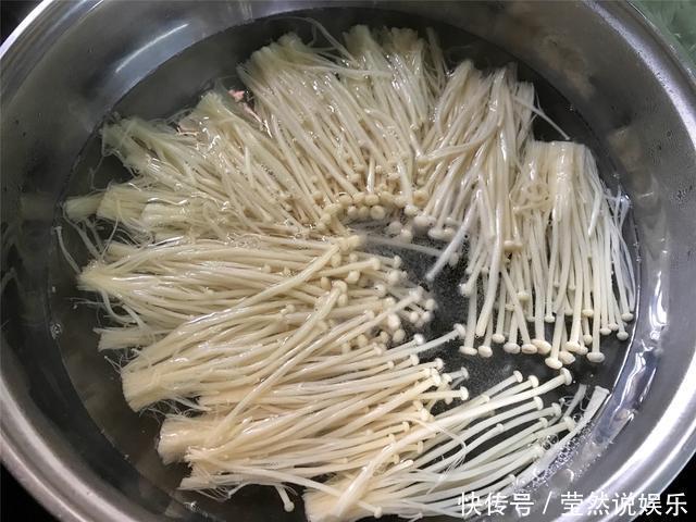 排骨不煮不炖不炸,教你秘制做法,嫩滑多汁入味,好吃不上火