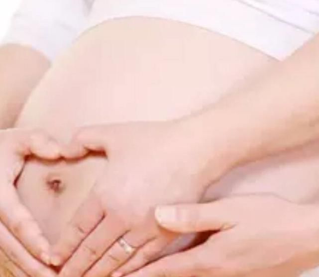 羊水|羊水混浊对胎儿发育有影响,如果孕妈出现这些症状,最好及时就医