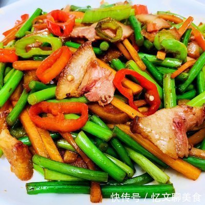 蒜苔|炒蒜苔时,别直接下锅炒!老师傅教你一招,蒜苔香脆入味口口香