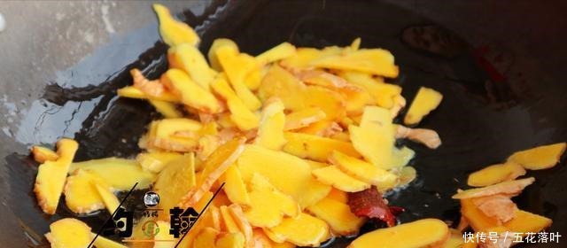 除夕年夜饭,我家总少不了这道菜,都是实在的好东西,便宜还解馋