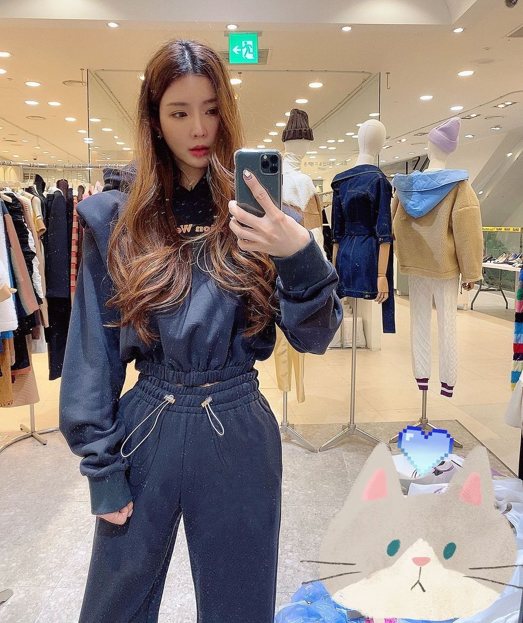 美女|美女无惧气温低, 时尚大气长大衣, 完美穿搭身上披