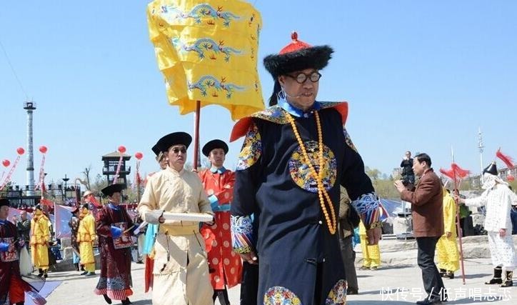 亮明|男子自称有乾隆的扳指,专家鉴定后让他上交,亮明身份后专家噎住!