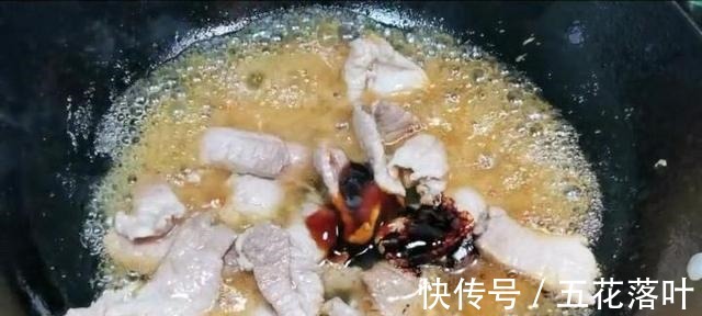 下饭|今天美食,肉炒黄瓜,清脆爽口,黄瓜炒肉是绝配,即营养又下饭!