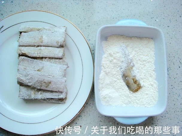 正确做法|干炸带鱼时，有人用淀粉，有人用面粉，都不对！教你正确做法，香