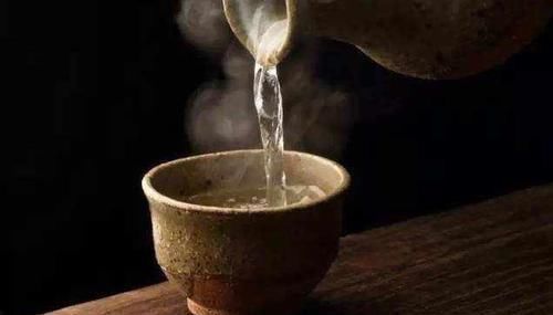 米酒|長壽老人多愛飲酒，喝酒究竟“傷身”還是“養生”，取決于3技巧