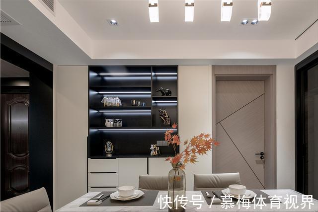 灯带|122㎡意式轻奢风:设计师巧用玻璃门替代隔断,打造明亮舒适家