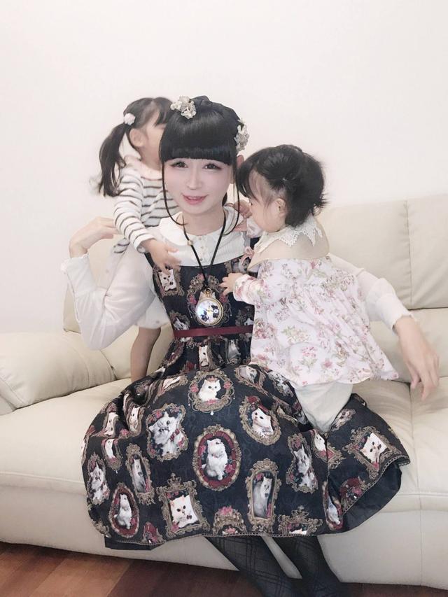 美腿|美女漫画家是伪娘!晒美腿卖自绘T恤真实年龄吓到网友:是大叔啊