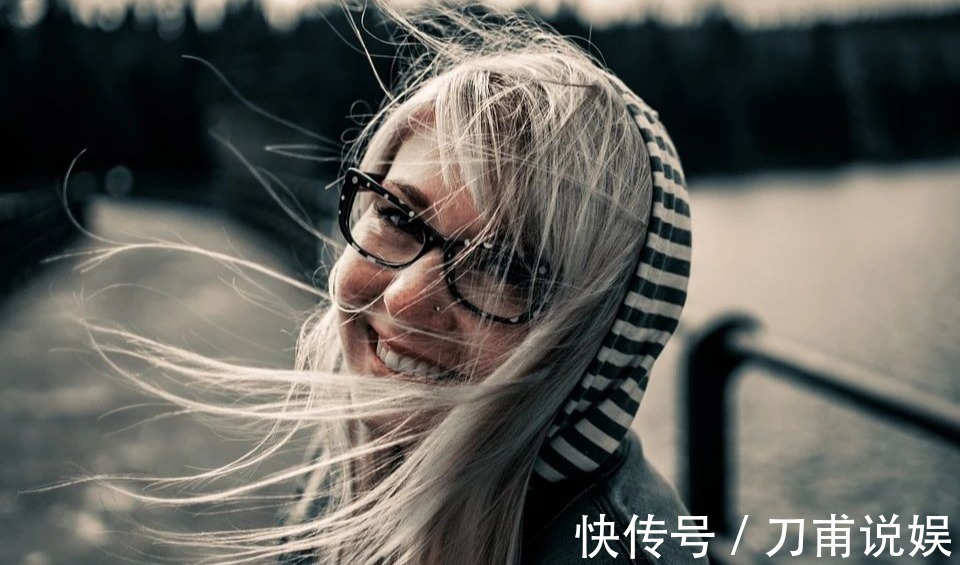 阳明|老中医推荐最有效的白发转黑方,仅2味药材泡水喝,补虚又乌发