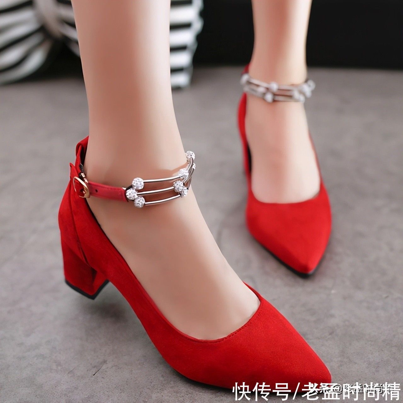 红色高跟鞋|谁说红色高跟鞋只能结婚穿?今年巨流行这样,耀眼却不张扬