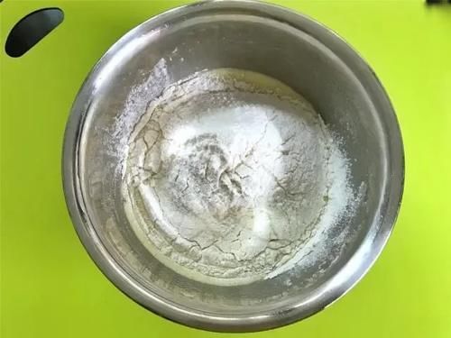 美食优选：不用烤箱，一口平底锅就能做的网红小吃，松软细腻，做法超简单