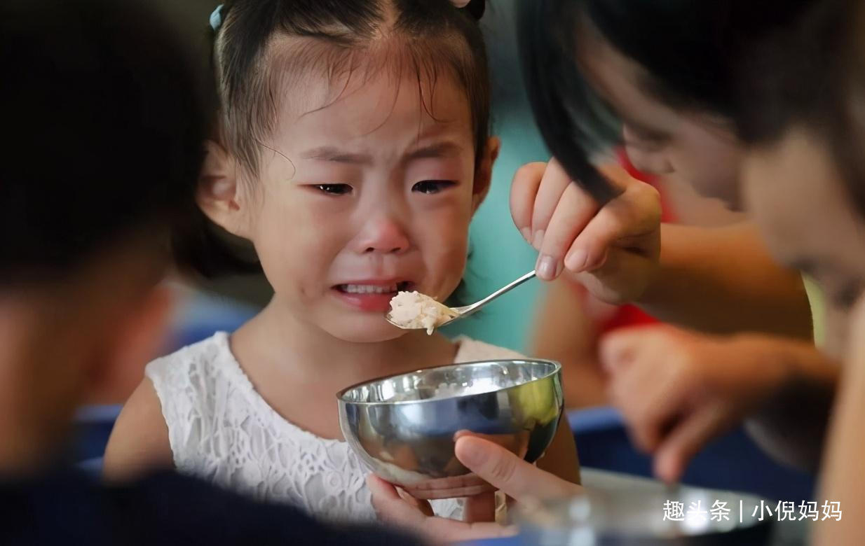 鲍喜顺|中国第一巨人鲍喜顺不听医生劝告，执意生下一子，一家现状如何