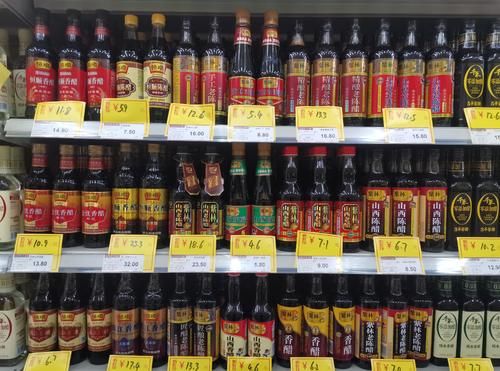 便宜|买醋时，瓶身上印有这2个字母，再便宜也不建议买，都是勾兑醋