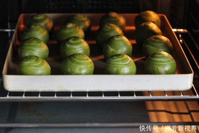 月饼|中秋节不买月饼了,在家做中式糕点,色泽诱人分层多,一碰直掉渣