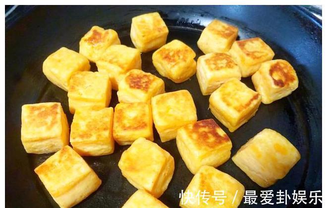 吃法|红薯改良新吃法，表面金黄松软香甜，一个平底锅就能做好