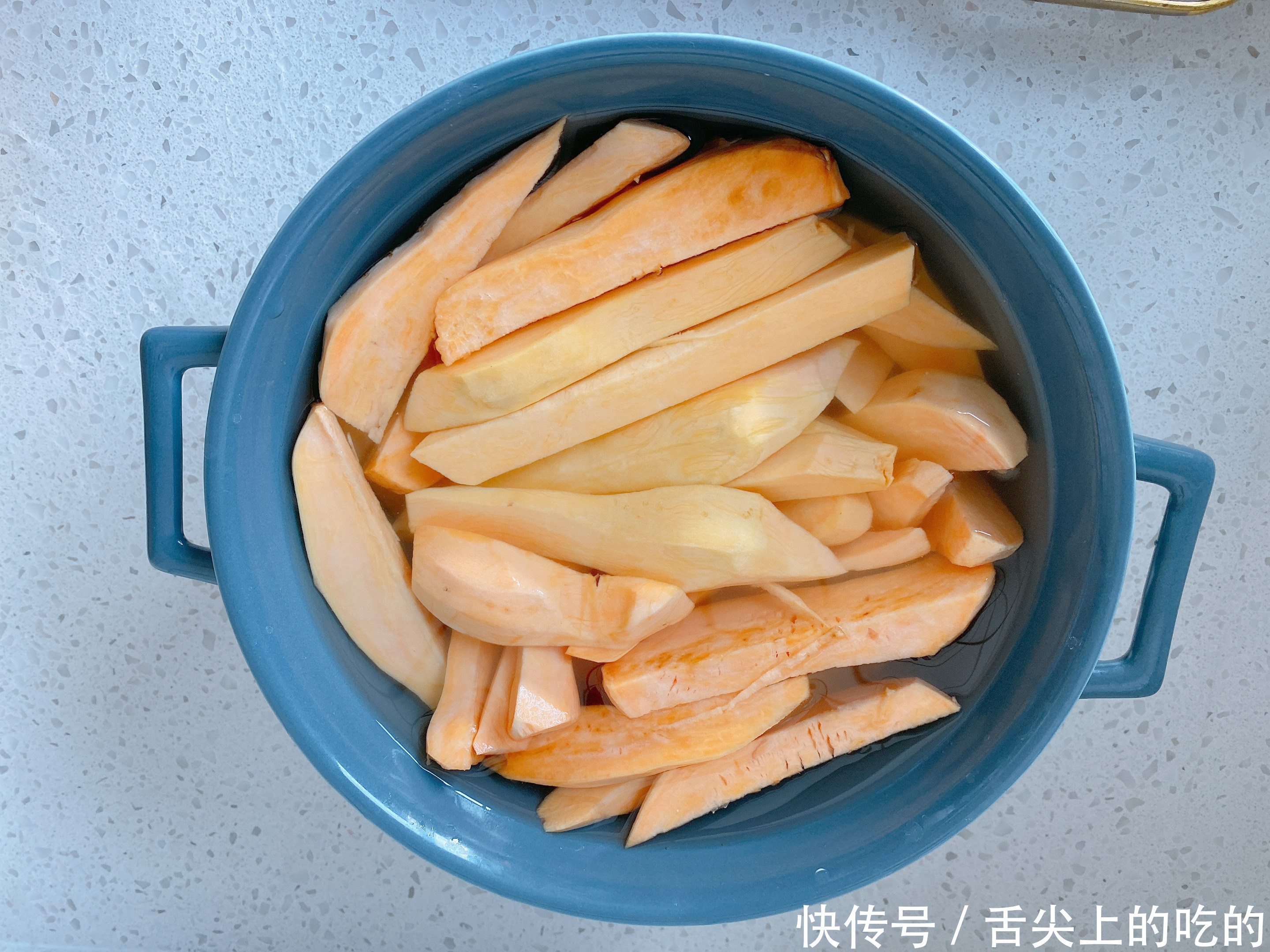 在家自制地瓜干原来这么简单,颜色不发黑香甜有嚼劲,保存时间久