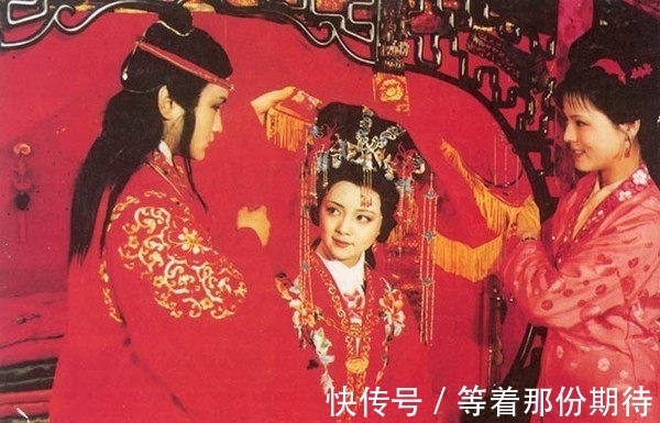 薛宝钗!薛宝钗大婚,贾探春不在婚礼现场待着,怎么跑去了林黛玉的潇湘馆