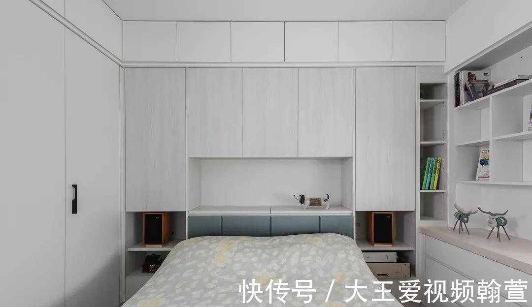 床头|你家还在床头摆床头柜吗越来越多人这样设计,美观省功能还多