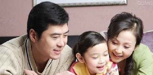 这些性|女儿偷偷“夹腿”,被妈妈无意发现,妈妈的做法决定了女儿的人生