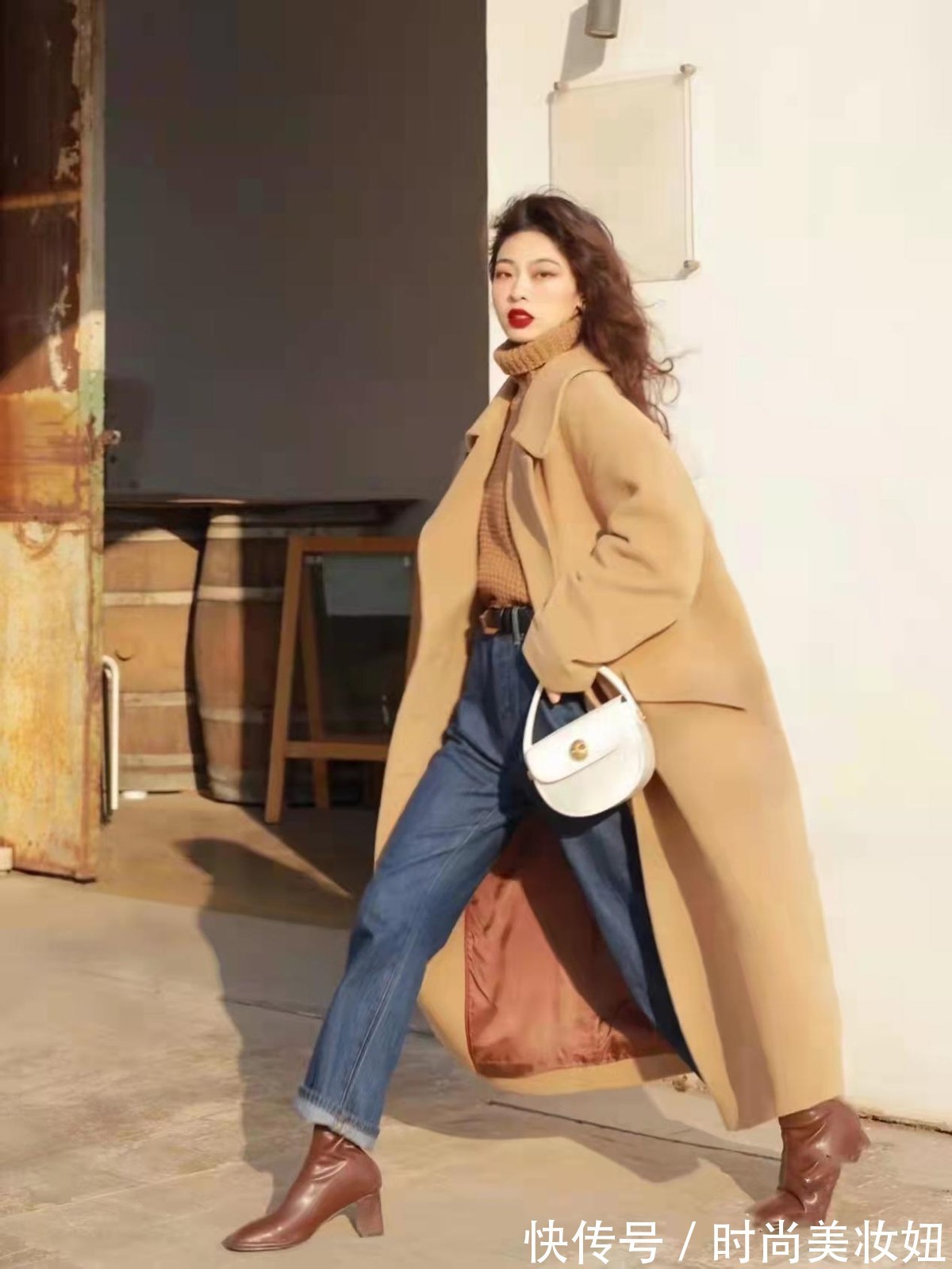 高领 “大衣+高领毛衣”太高级了,保暖又显气质,适合30、40岁的女人