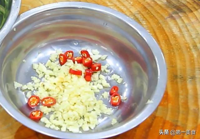 入味|蒜泥豆角很多人都做错了，学会这个方法，清脆不变色，脆嫩入味