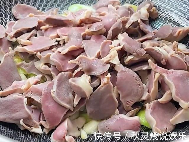 蒜苔|大厨教你做一道蒜苔炒鸡胗,色香味俱全,关键做法还非常简单