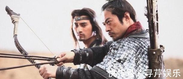 秦明$水浒传中,如果关胜和林冲两人单挑,谁能把对方斩于马下?