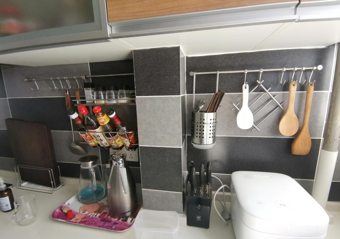 齐家栗子|厨房墙面上贴满了挂钩?太老土了,这四类收纳工具才更值得买