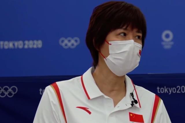 中国女排|郎平透露朱婷具体伤情!哽咽表态:相信年轻教练,我该回家了