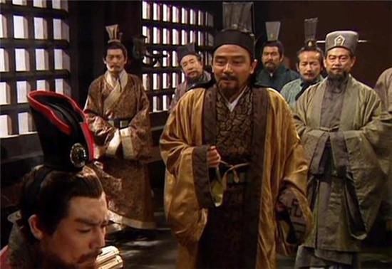  嘲笑|赤壁之战后，孙权嘲笑张昭20年，若听张昭的，天下早70年就统一了！