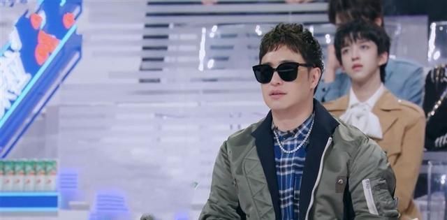 李荣浩 她因《青春有你2》爆红,连LISA都主动加好友,引现场粉丝热议