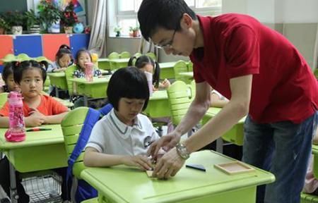 上一年|孩子上幼小衔接是抢跑？孩子没上，才知道上一年级跟不上有多难