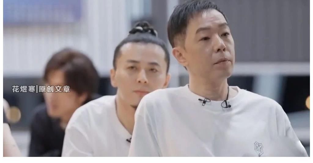 披荆斩棘的哥哥|人多是非多《披荆斩棘的哥哥》陈小春搞小圈子，黄贯中被“排斥”