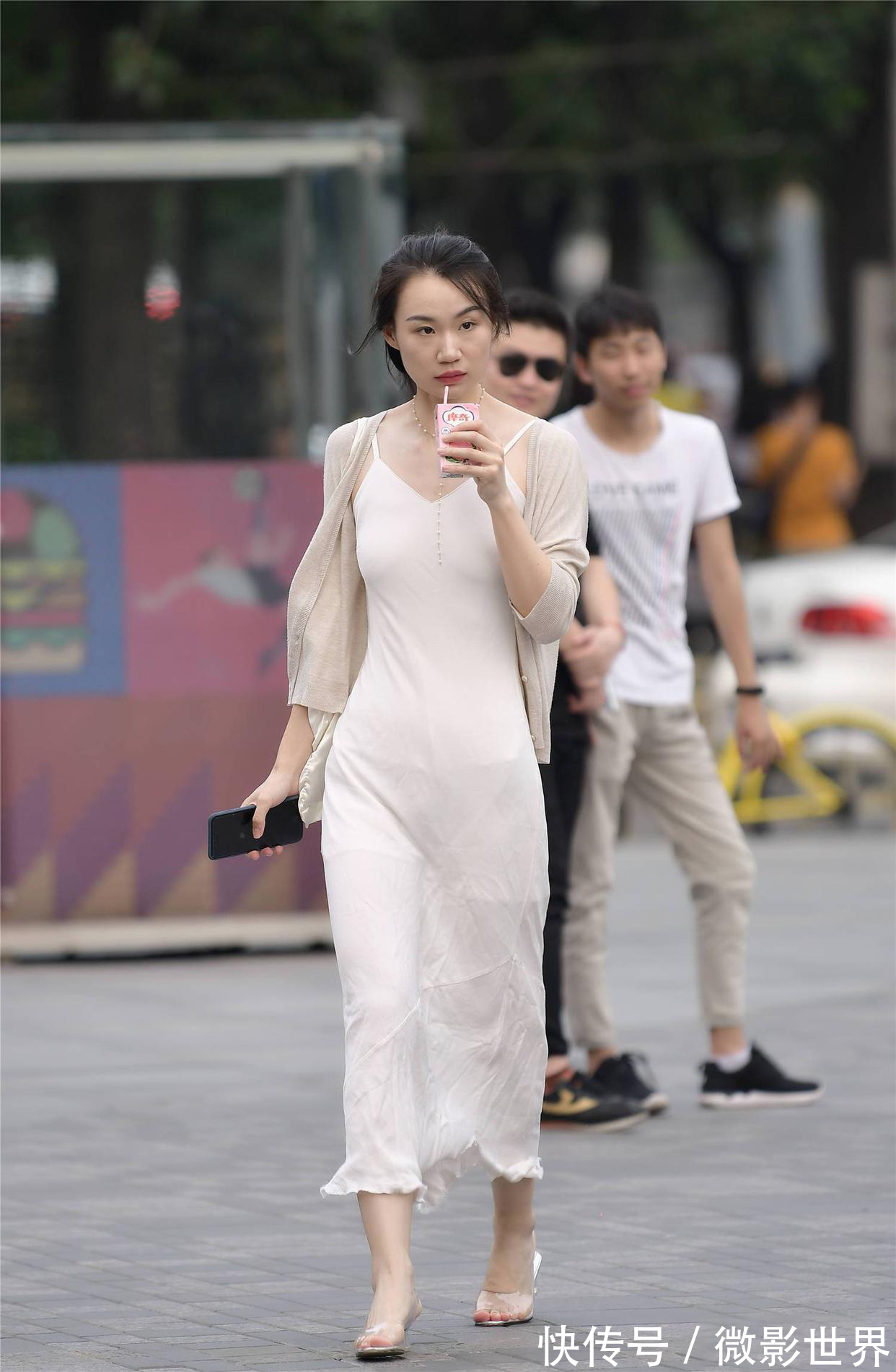 时尚|时尚小姐姐都喜欢这样的搭配,显的很高级的美