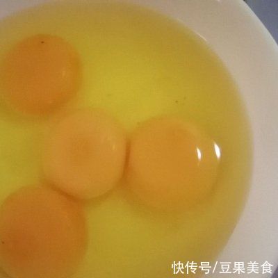 最简单常见的米饭绝配菜——西红柿炒鸡蛋（甜口！）