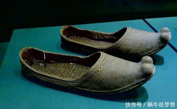 古时候的鞋子,为何鞋尖都是往上翘的?看完不得不佩服古人的智慧