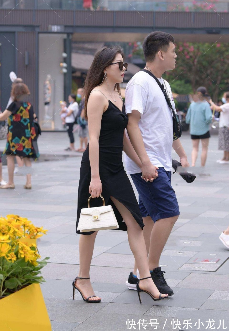 小黑裙|很喜欢这种美女!这种美真的很难驾驭,不知道她的择偶标准是什么