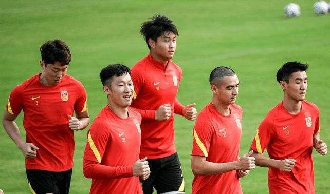 足球类|国足要崛起,世界杯功勋提异议,盛赞武磊却爆更大隐患,参考日本