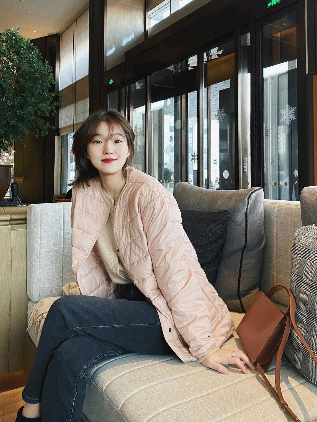 棉服 怪不得这么多人喜欢穿直筒牛仔裤,论保暖百搭,没有长裤能超过它