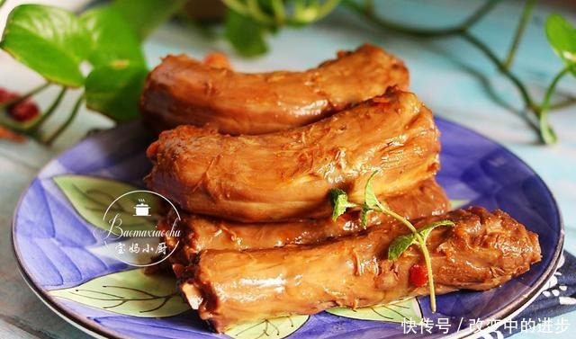 想吃麻辣鸭脖别再出去买,自己在家做,味道不输久久鸭,超简单