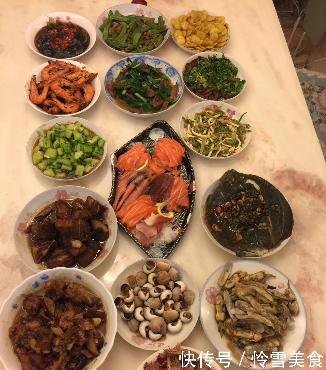 4个员工请老板吃饭,差距很大,你们猜老板会去哪一家蹭饭?