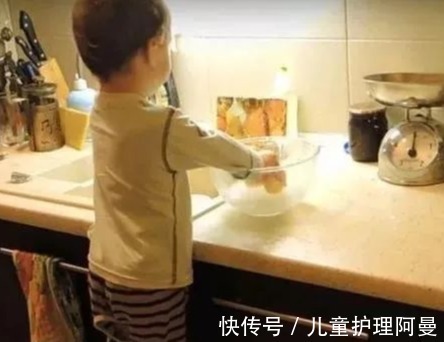 养娃|90后“敷衍式养娃”走红,谁能理解这种快乐?