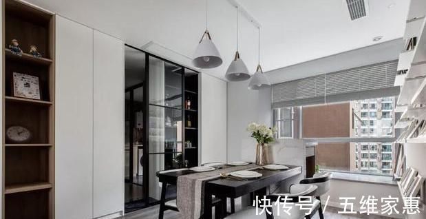 背景墙|参观135平米新房装修,完工效果比样板房漂亮,客厅大飘窗超实用