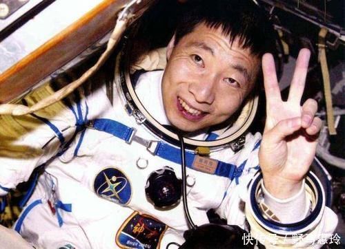杨利伟进入太空后,曾听到有人“敲门”,17年后感慨真是万幸