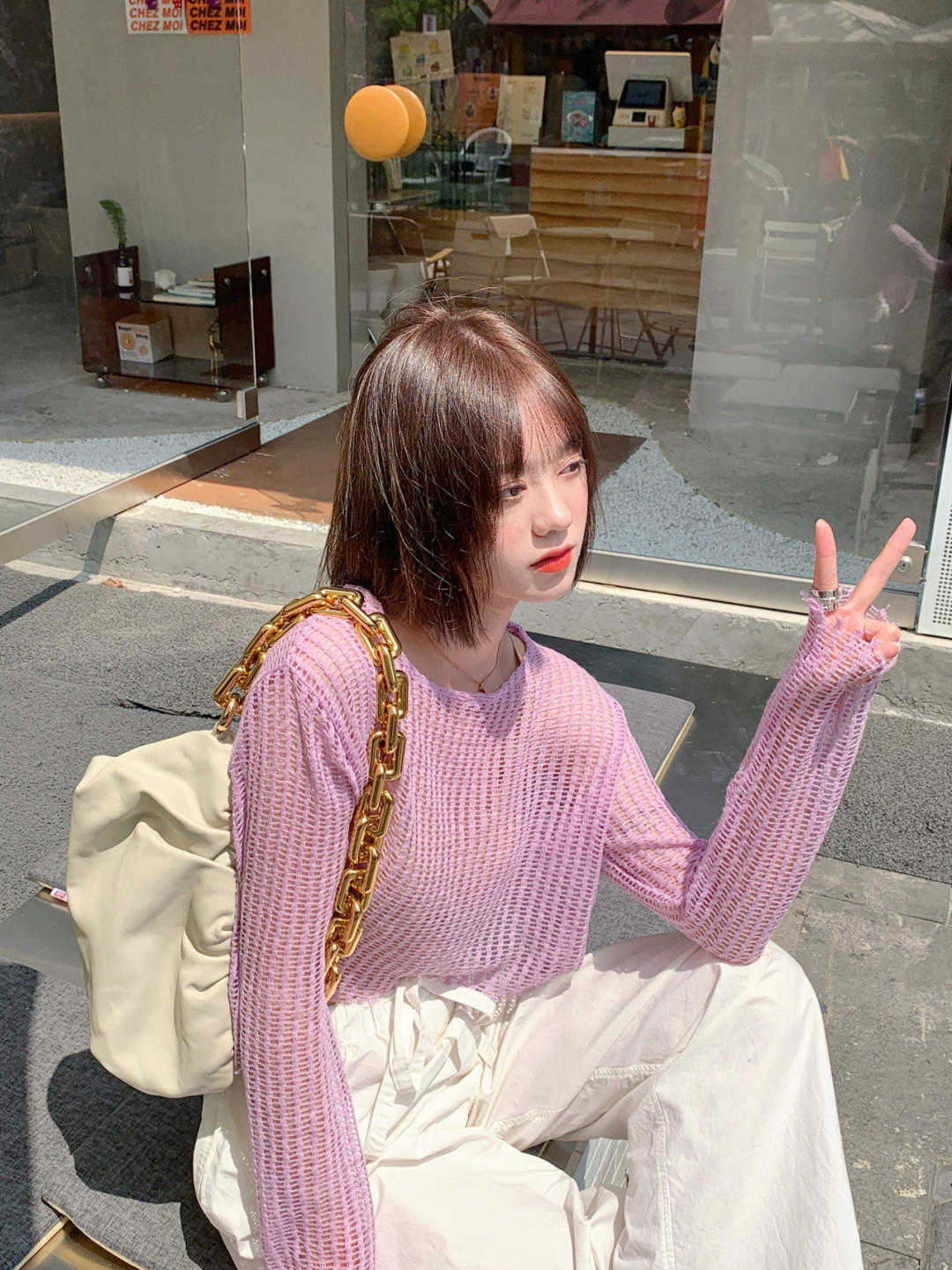 大地色 轻巧好看又高级,白裤子也是秋天的美,简直太高级了,出乎意料的美